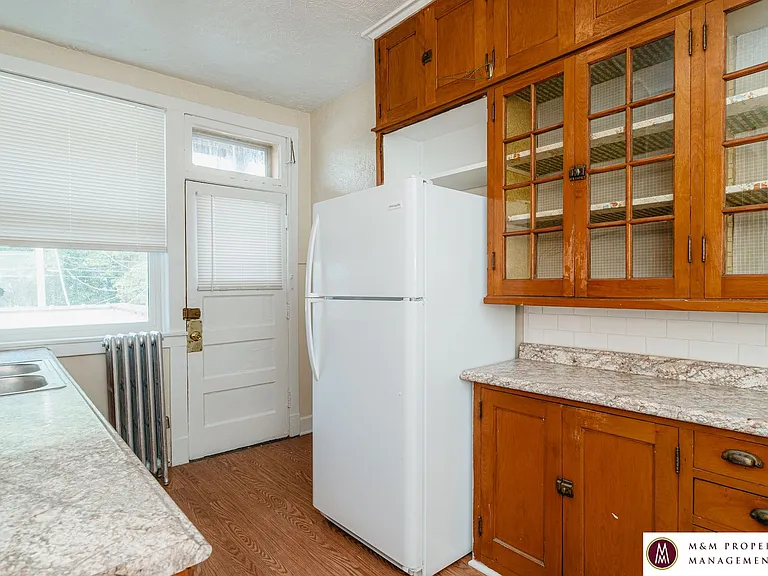 817 Oak Park — Photo 3