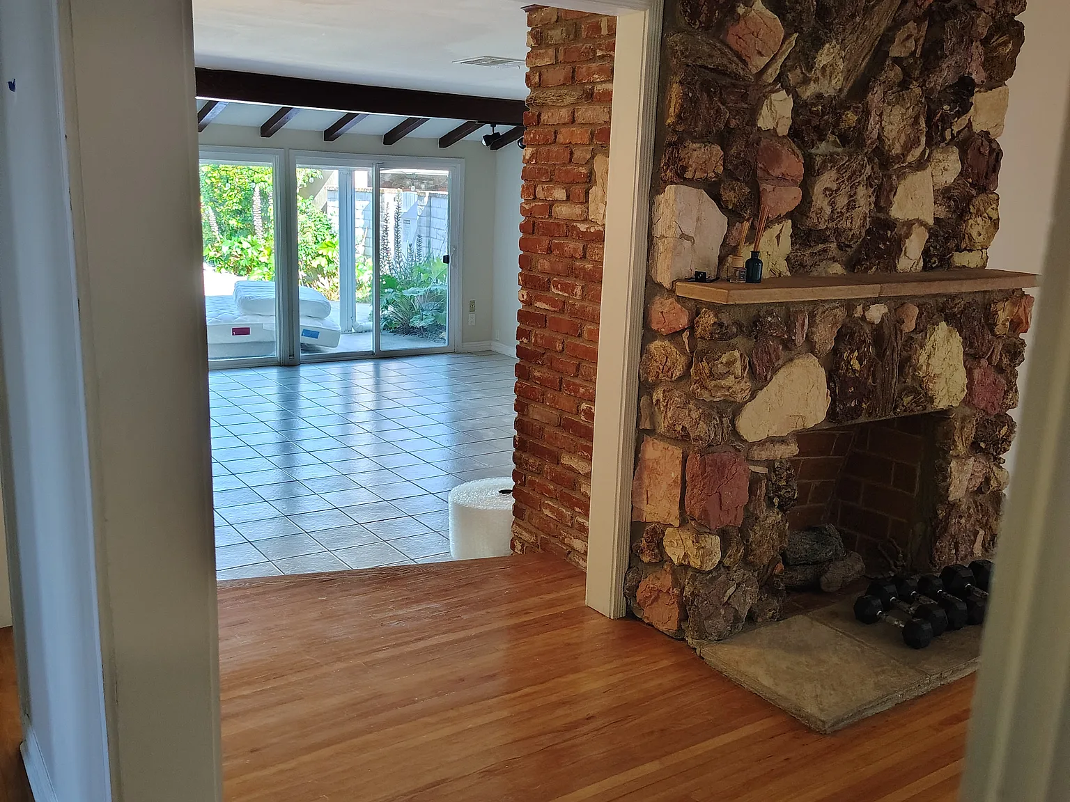 3 bed, 1800 sqft, $5,950 — Photo 2