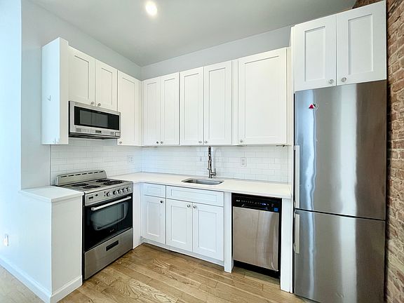 2nd image of 151 Norfolk St APT 6C