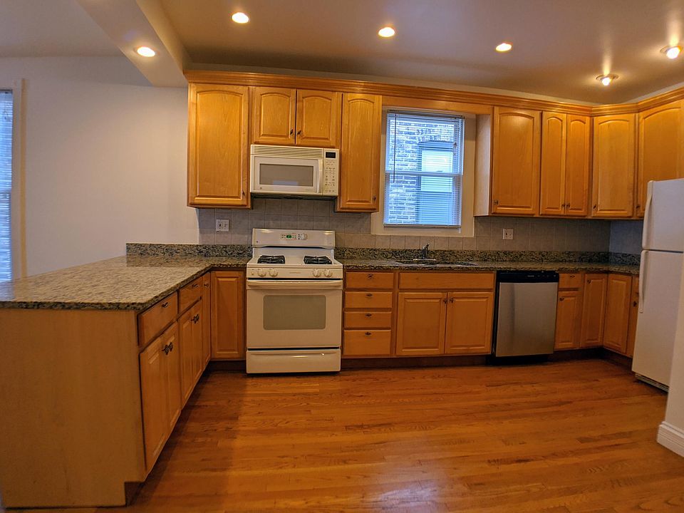 1st image of 1712 N Richmond St #2