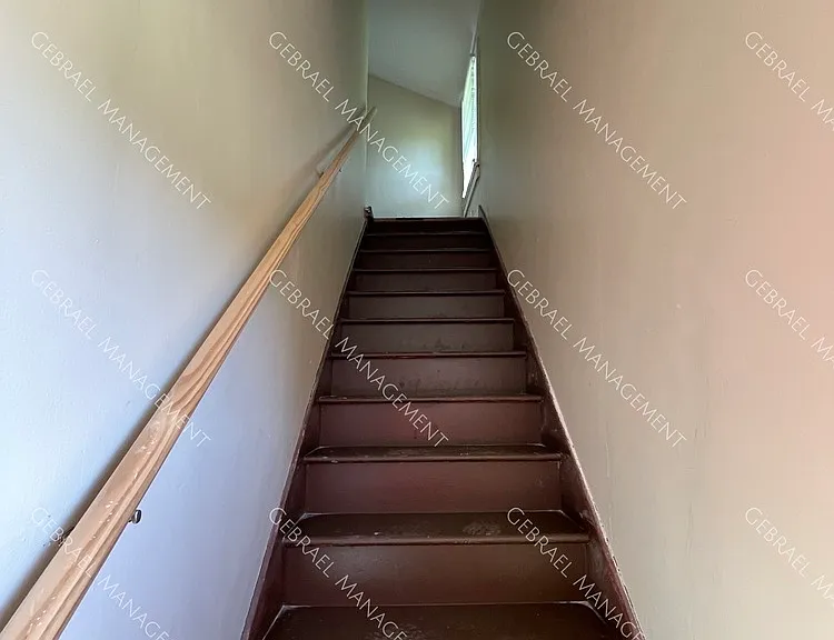 916 Perry St — Photo 19