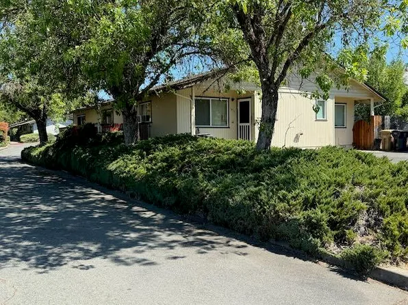 1410 SW G St, Grants Pass, OR 97526