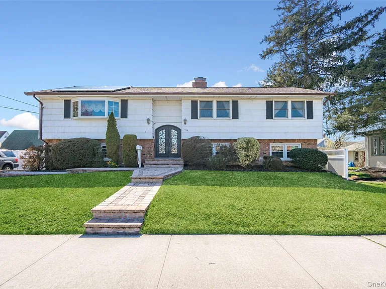 445 S Wellwood Ave — Photo 19