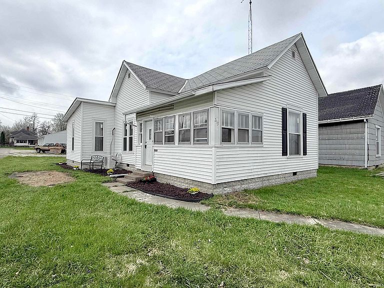 Listing photo 2