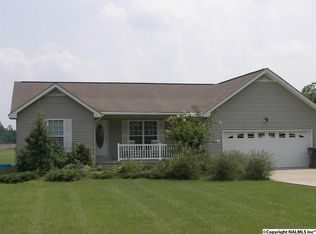 945 Ward Rd, Hokes Bluff, AL 35903