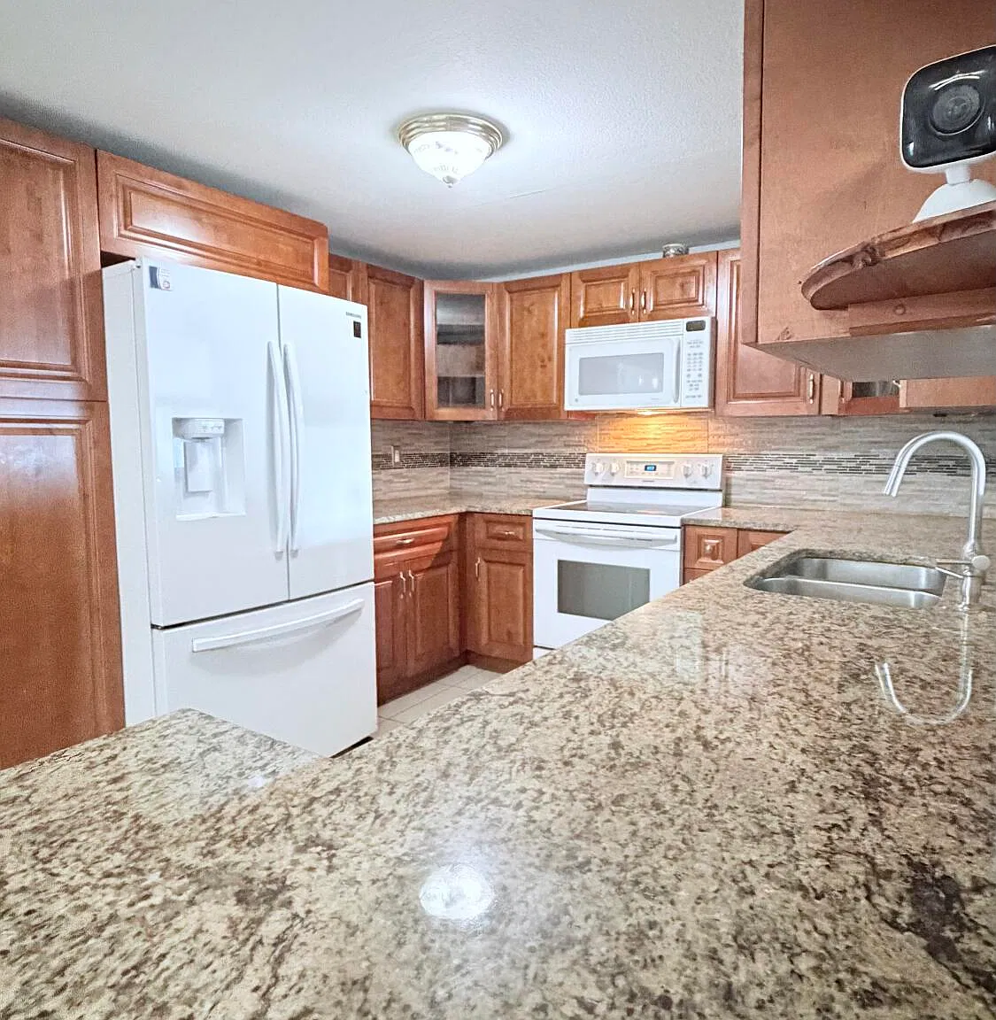 3 bed, 2.0 bath, 1068 sqft, $3,500 — Photo 3