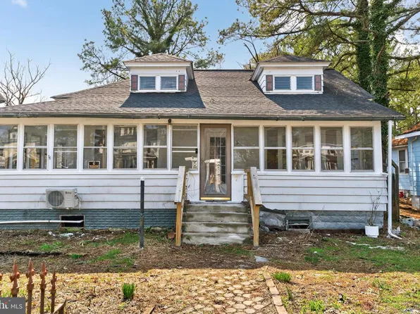 7 Cove St, Crisfield, MD 21817