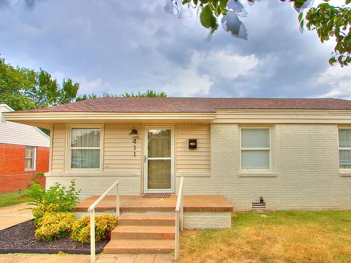411 Showalter Dr — Photo 2