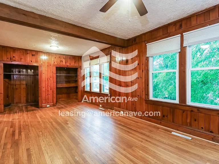 18532_009_main_bedroom_9.jpg