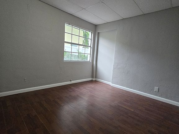 3rd image of 1317 W Hiawatha St
