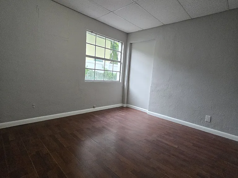 1317 W Hiawatha St — Photo 3