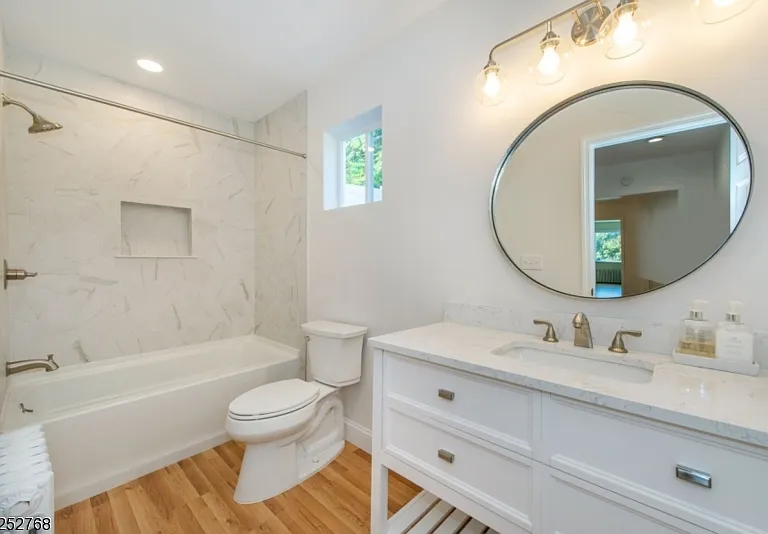 19 Center Ave — Photo 9