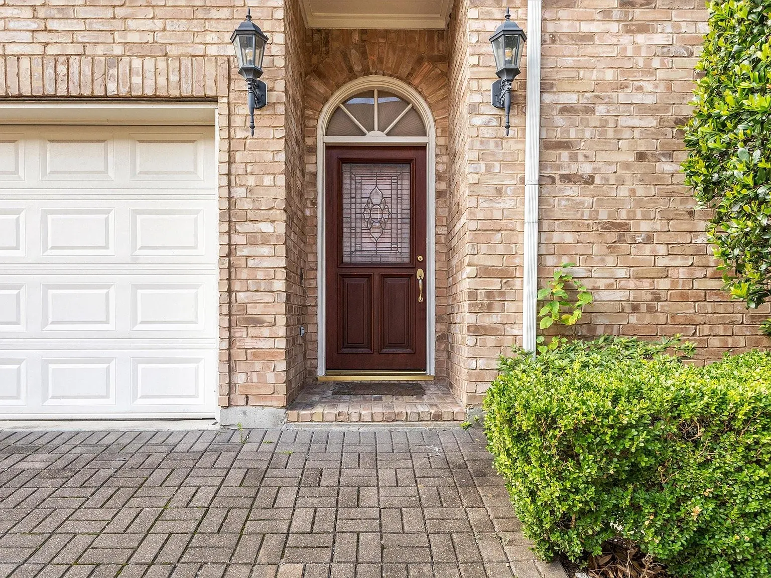 3 bed, 3.5 bath, 2743 sqft, $2,900 — Photo 3