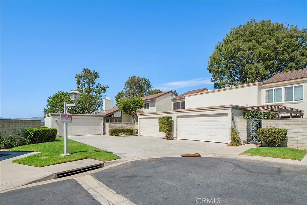 3 bed, 2.5 bath, 1646 sqft, $4,200 — Photo 1