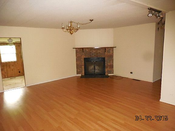 4th image of 595 Chaparral Dr