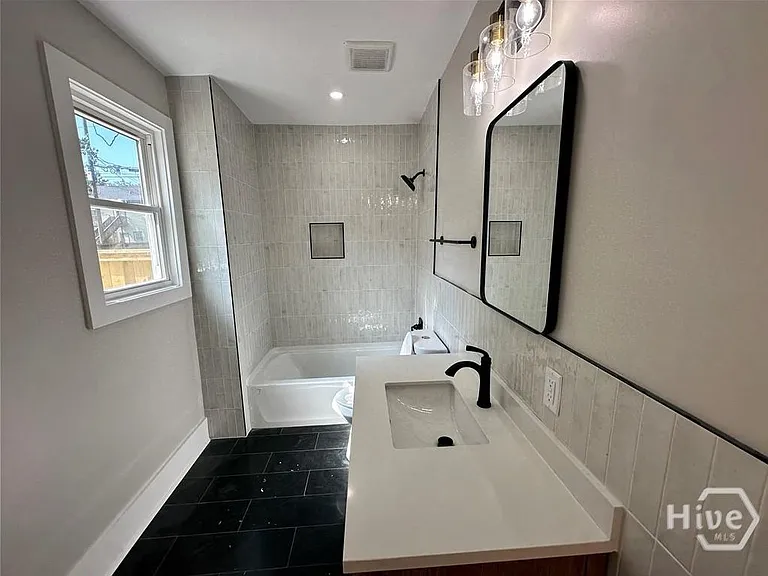 221 W Duffy St #A1 — Photo 11