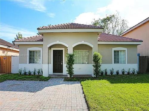 10270 SW 225th Ln Photo 1