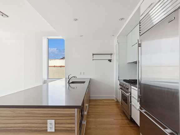 4th image of 129 W 123rd St #Penthouse