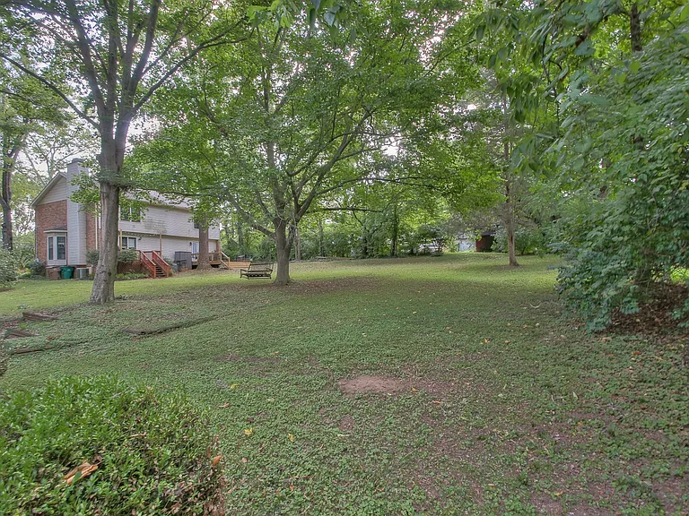 3321 Lealand Ln — Photo 32