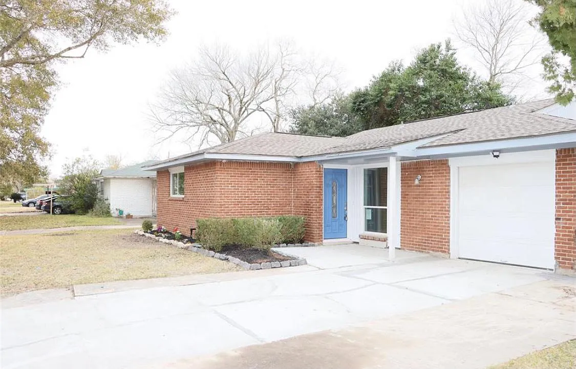 3 bed, 1434 sqft, $1,900 — Photo 2