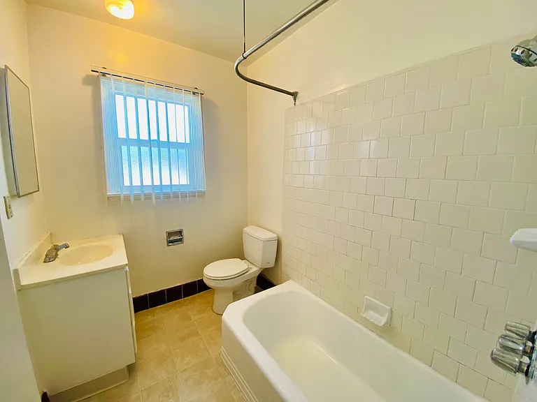 2319 Merton Ave #4 — Photo 7
