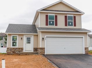 106 Rangers Ct, Rochester, NY 14612