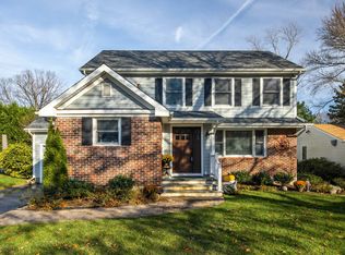 16 Sunnycrest Ct, Little Silver, NJ 07739