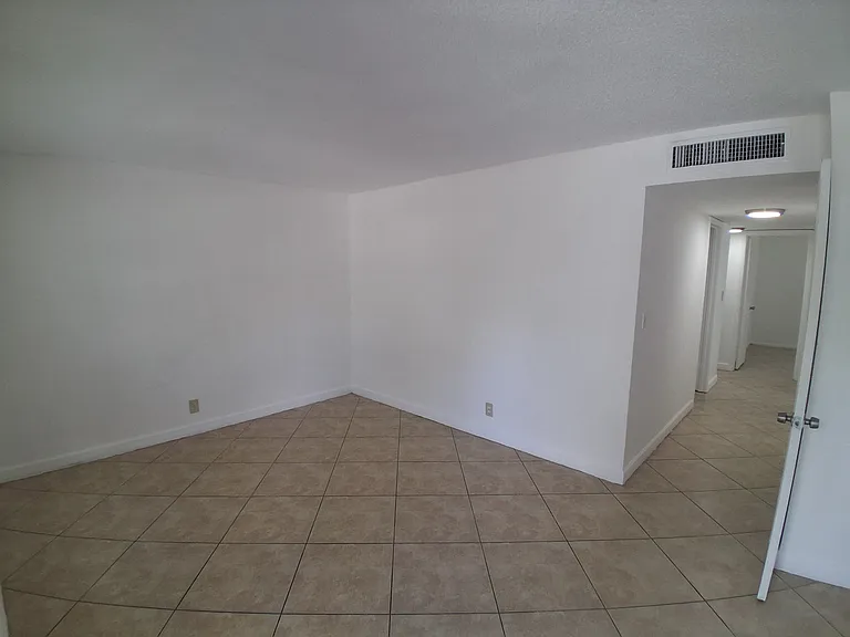 401 SW 13th Pl #705 — Photo 4