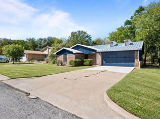 1729 W Doyle St, Granbury, TX 76048