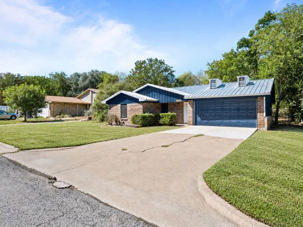 1729 W Doyle St, Granbury, TX 76048