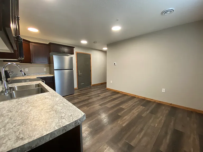 Sunset Place Apartments — Photo 44