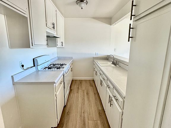 4th image of 10918 Columbus Ave APT E
