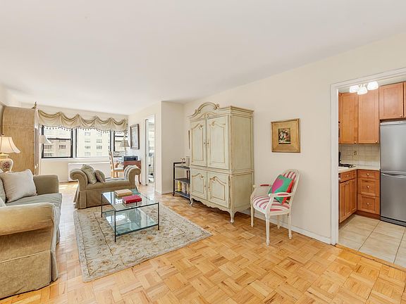 4th image of 220 E 67th St APT 12F