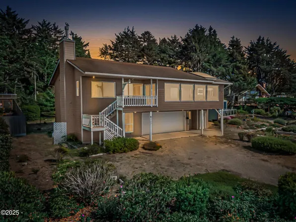 3505 NW Hidden Lake Dr, Waldport, OR 97394