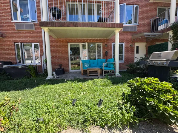 64-34 Grand Cent Parkway image 10 of 11