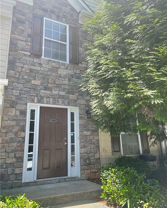 1st image of 585 McWilliams Rd SE Unit 203