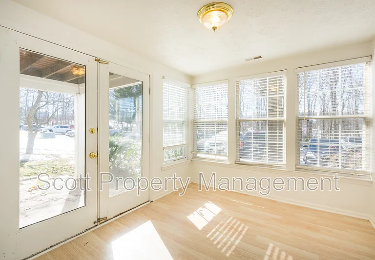 903 Woodbridge Ct #D — Photo 6