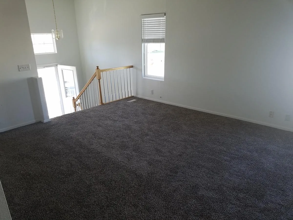 5169 N 144th Avenue — Photo 2