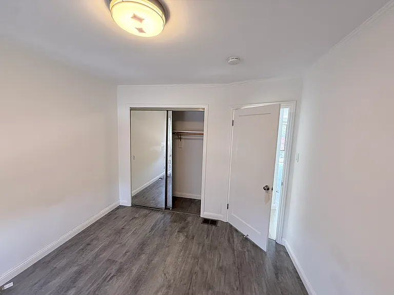 648 Sweeny St — Photo 12