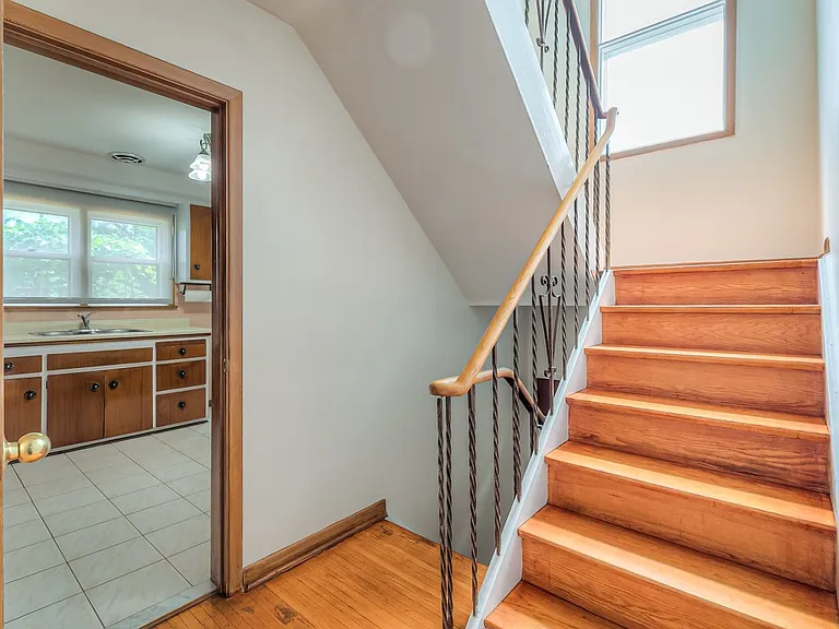 85 Greenlaw Ave — Photo 12