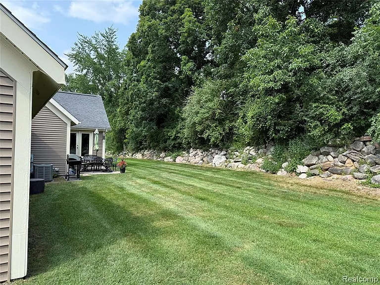 7670 Golden Hill Ct #22 — Photo 21