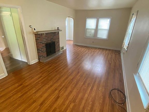 4th image of 2189 Woodbine Dr