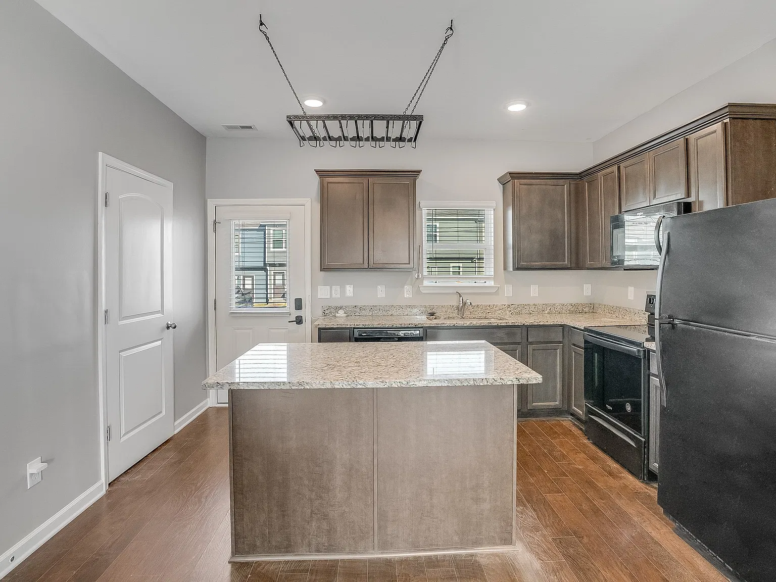 2 bed, 2.5 bath, 1167 sqft, $1,600 — Photo 4