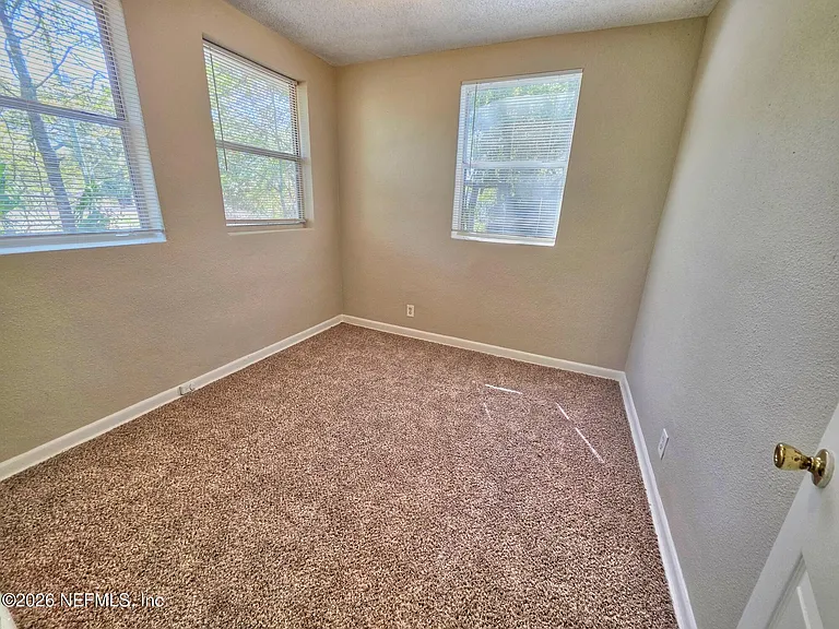 916 W 25th St — Photo 19