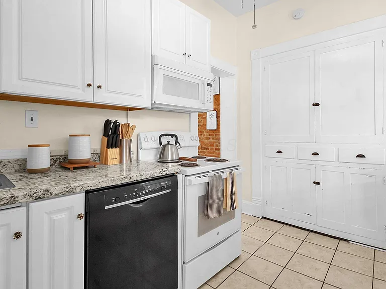 174 Reinhard Ave — Photo 9