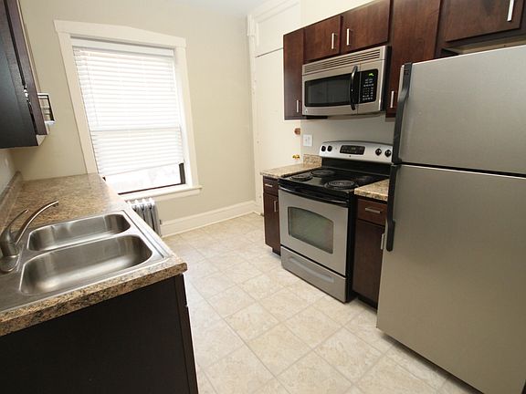 2nd image of 801 W Cornelia Ave APT 2N