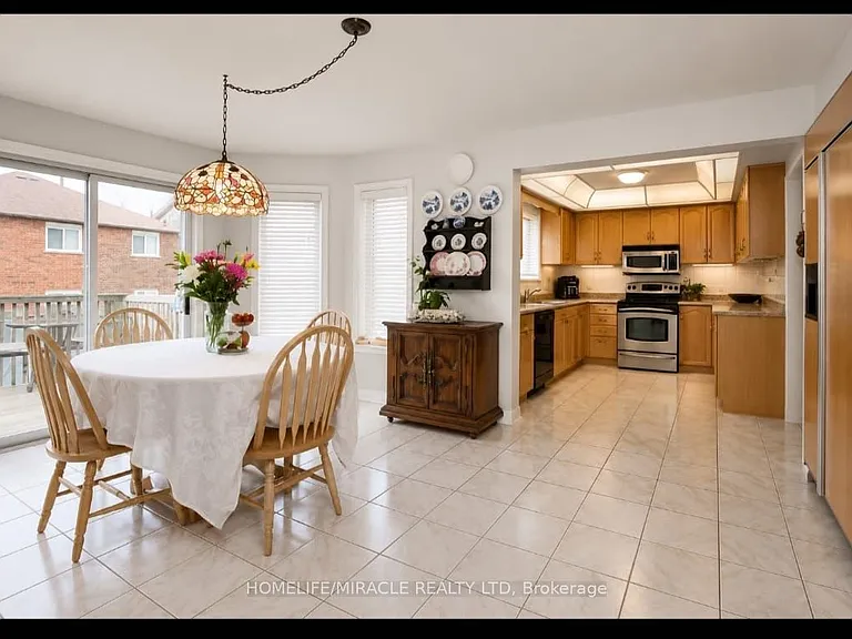4734 Creditview Rd — Photo 2