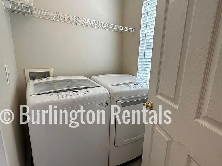 1933 Munn Pointe Dr — Photo 22
