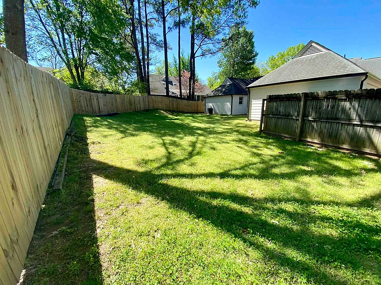 2420 Stratfield Dr — Photo 9