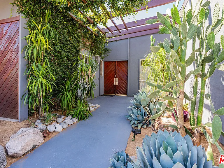 22705 Crespi St — Photo 2